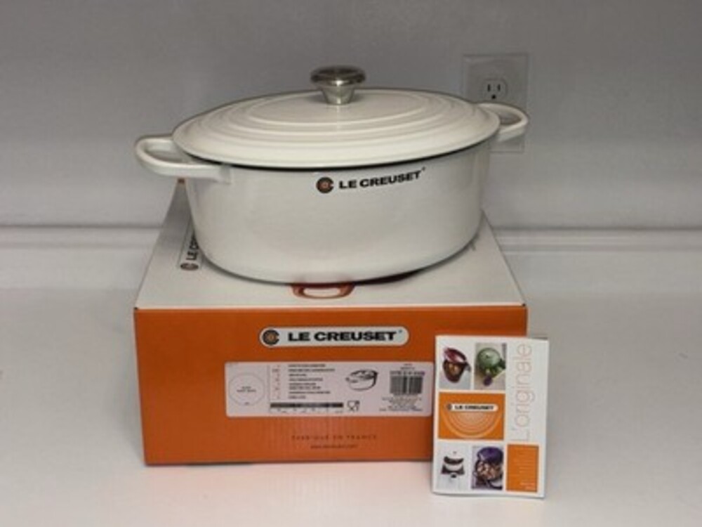 Le Creuset Signature Oval Dutch Oven 8 Qt